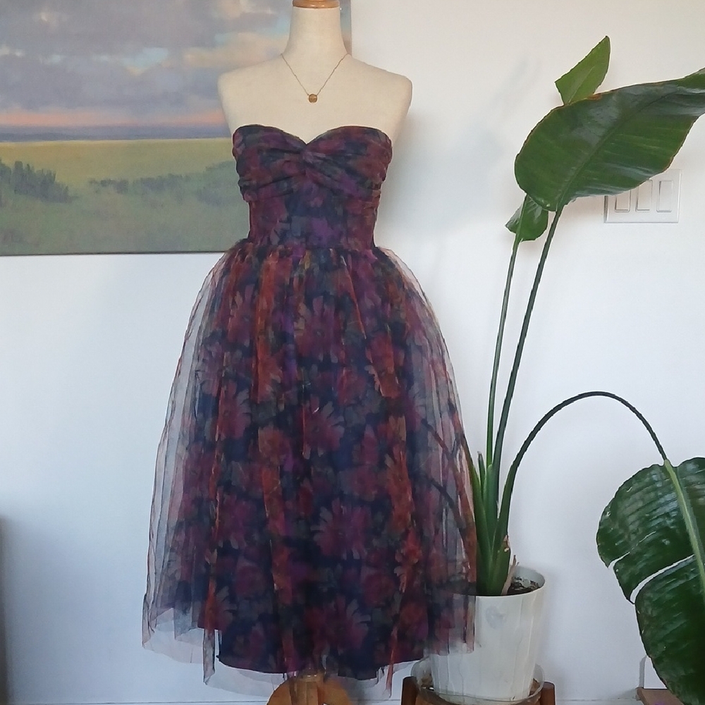Flying Tomato Dark Floral Tulle Strapless Midi Dress szM